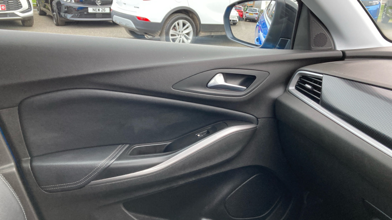 Vauxhall Grandland 1.5 Turbo D Ultimate 5dr Auto Diesel Hatchback